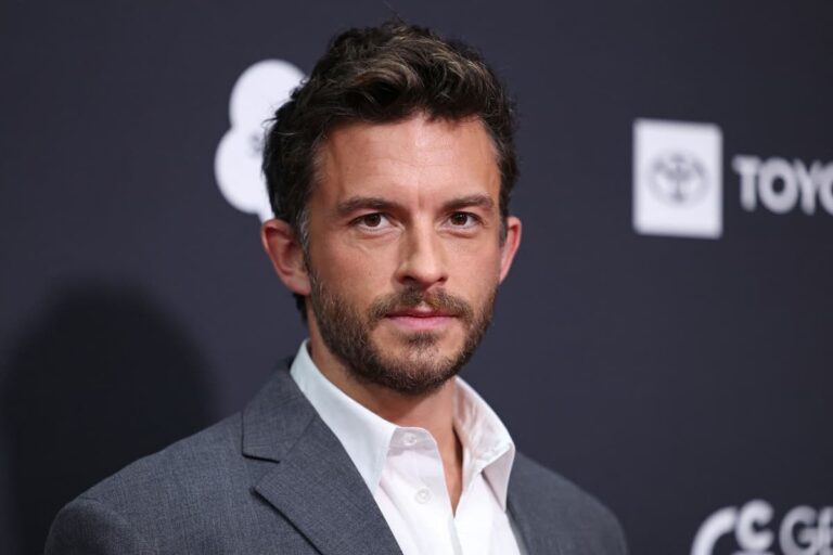 Jonathan Bailey Height: Full Details About His Height and Screen Presence Jonathan Bailey Height